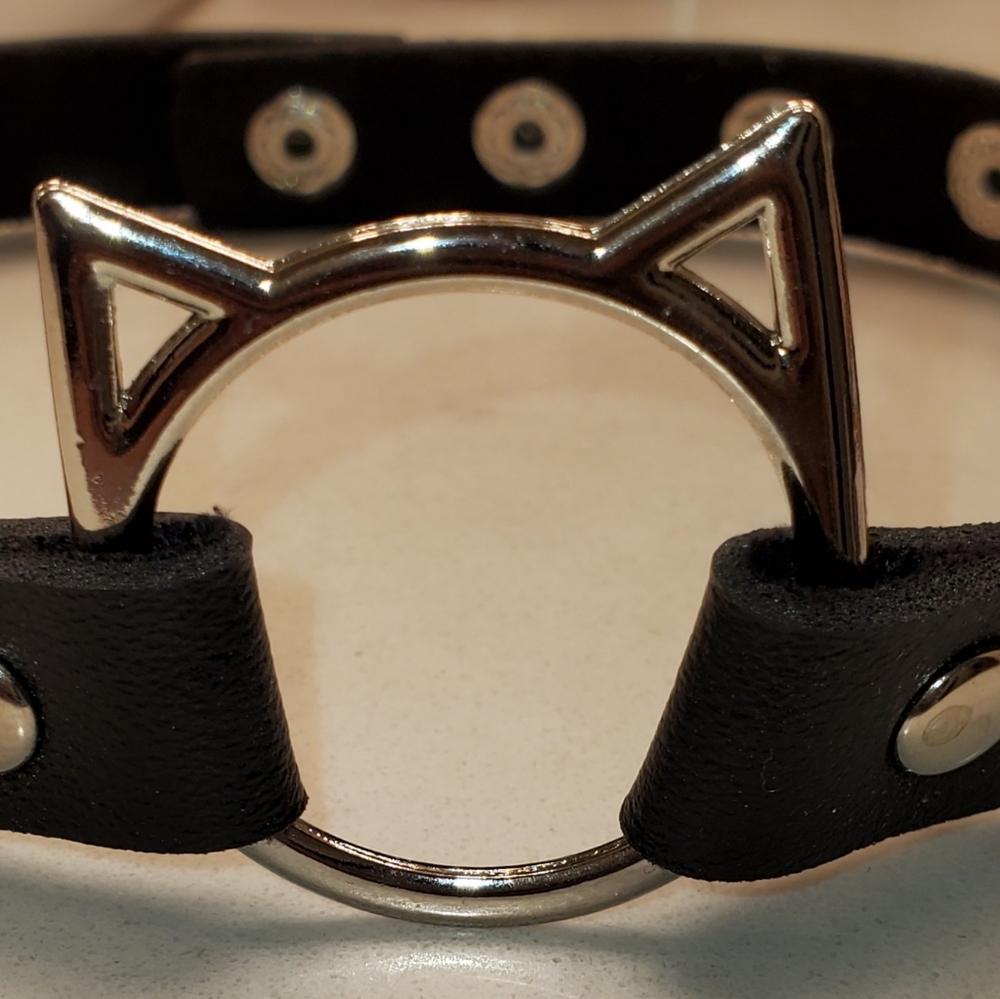 Kitty kat choker